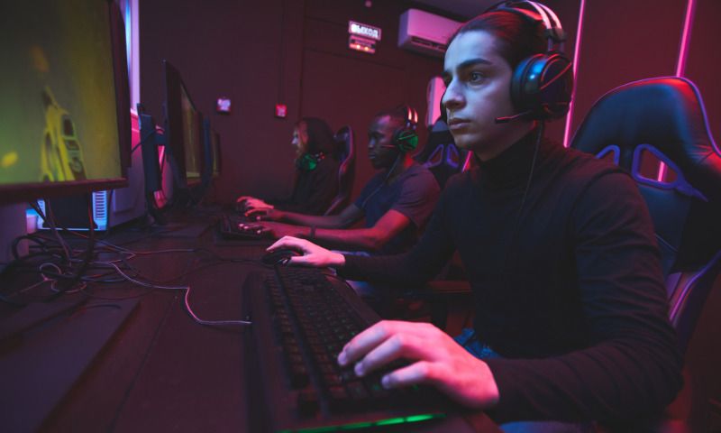 E-Sports: Jungs beim Zocken