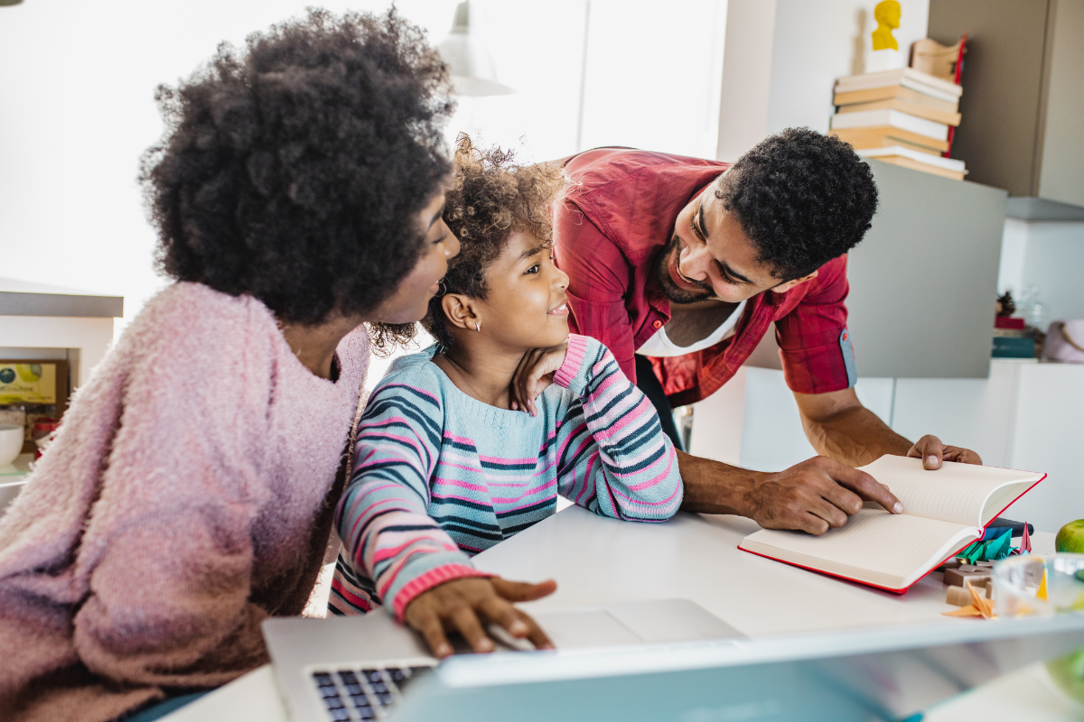 Homeschooling mit Kindern_Eltern lernen mit Kind