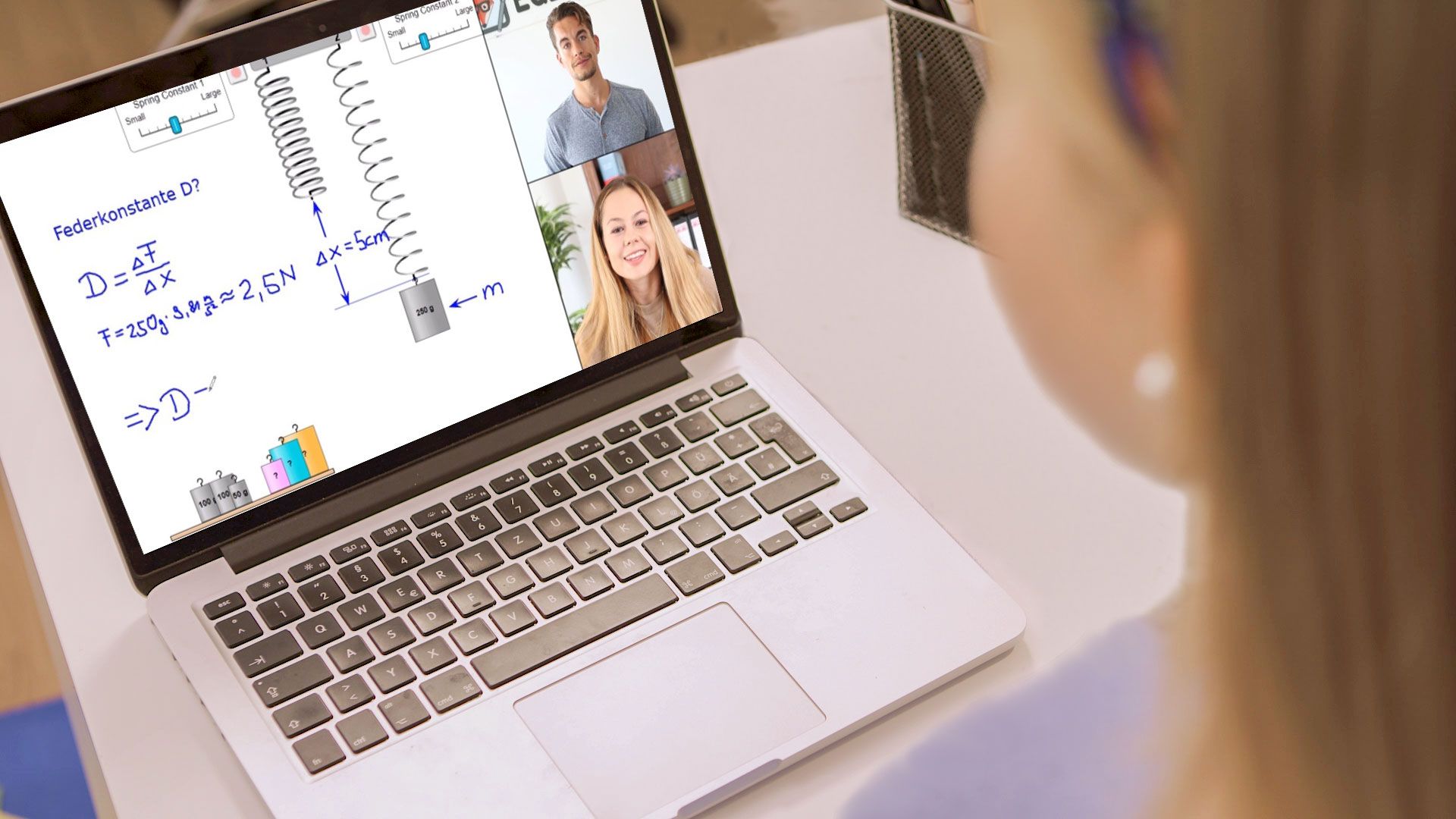 vier Jahre Easy-Tutor: Schülerin erhält Nachhilfe von Easy-Tutor