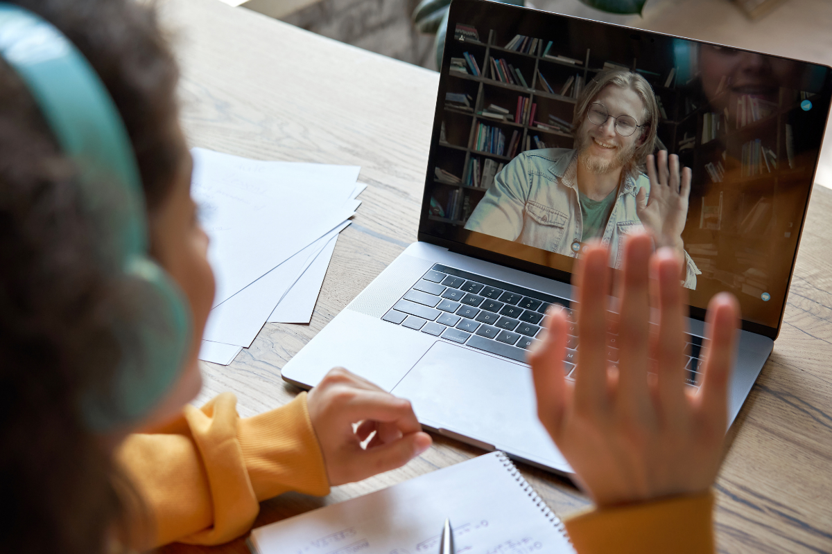 Schulverweigerung, Laptop mit Nachhilfe-Unterricht