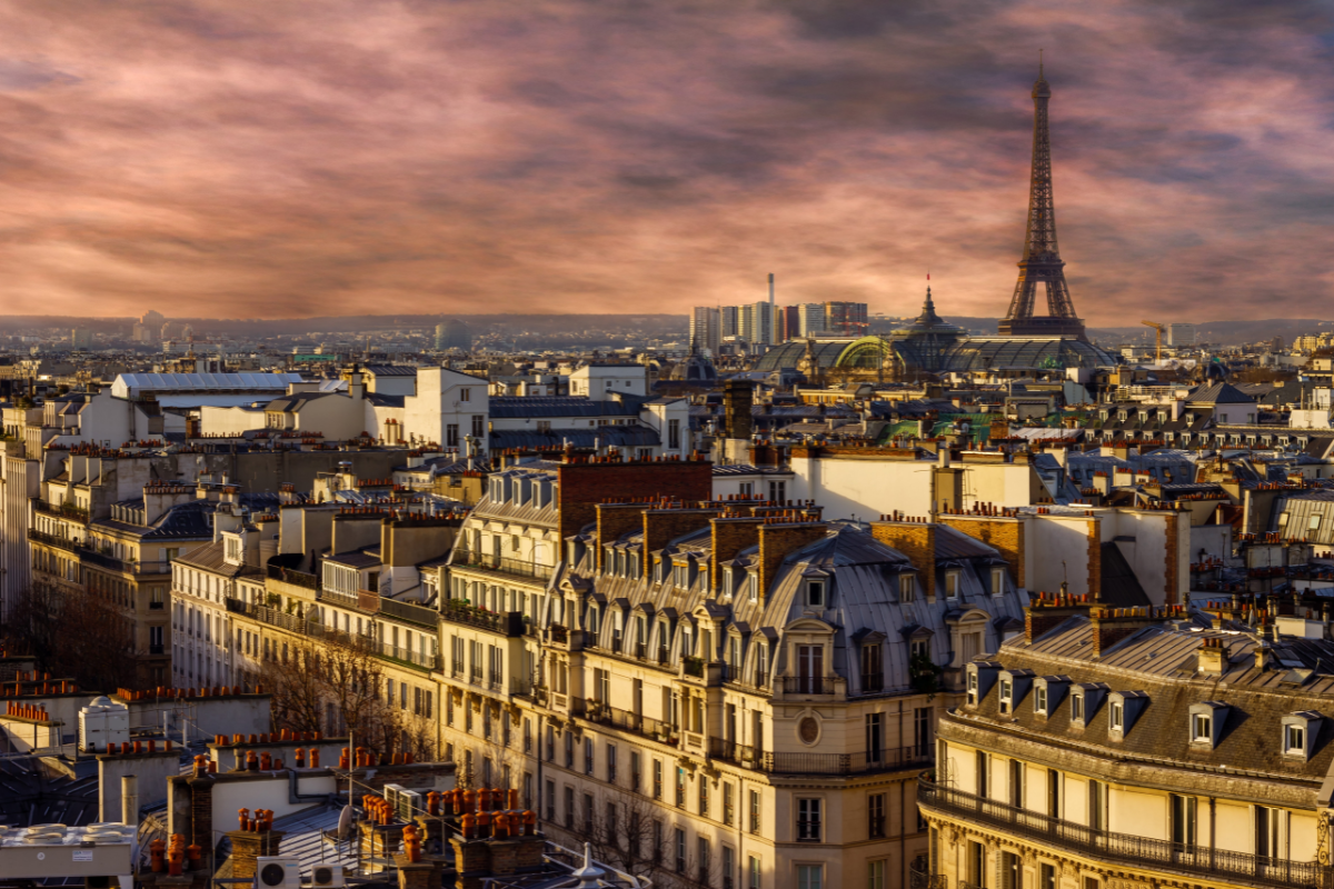 Wahl der zweiten Fremdsprache_Latein oder Französisch_Paris bei Nacht