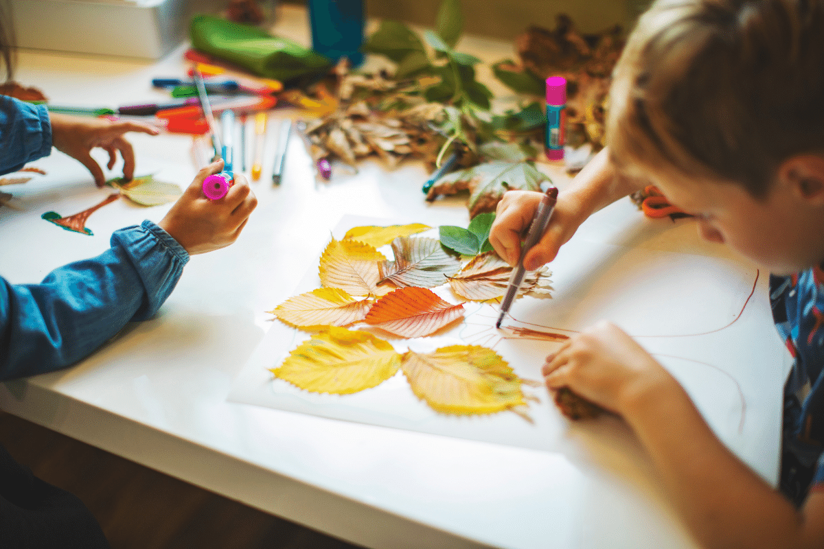 Aktivitäten im Herbst Kinder Basteln