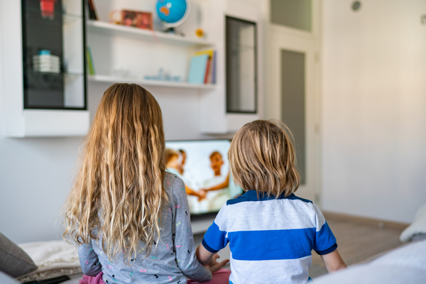 Kinder und Fernsehen: Wie viel sollte ich erlauben und was ist zu viel?