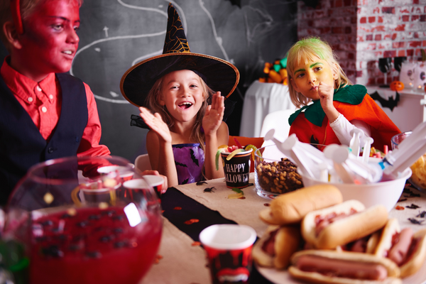 halloween party kinder, kinder mit kostuemen