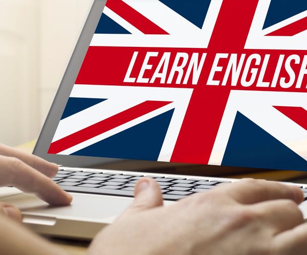 Englisch Vokabeln lernen: Laptop mit englischen Lernprogramm